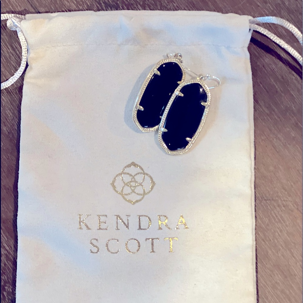 Kendra Scott Elle black & gold drop earrings.